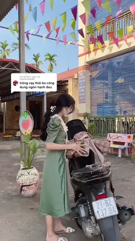 Trả lời @thanhhalinh89 Đến trường mẫu giáo đón cháu ỉn mà mọi ngừi cứ hỏi sao làm mẹ sớm thế😭 trừiii ưiii cô thảo còn chưa lấy chồng 😢