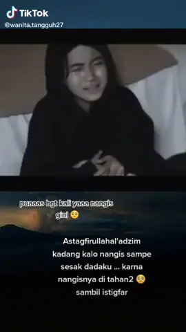 kadang pengen nangis teriak yang kencang TPi cuma bisa diam
