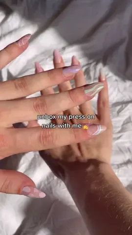 me 🤝 cute press on nails @Glamnetic code QUINN15 💅 #glamnetic #glamneticpartner #pressonnails