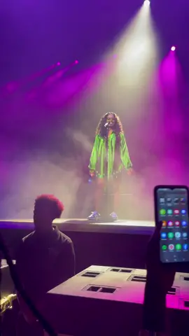 this filipino got way too excited @H.E.R. #pinoy #filipino #backofmymindtour #backofmymind #her