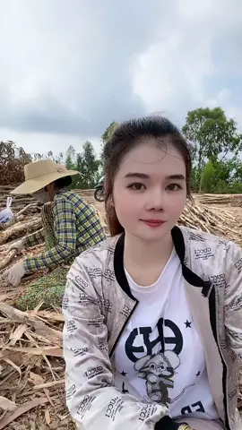 Thương ngoại một đời vất vã vì con cháu. Lúc cuộc hôn nhân e đỗ vỡ ôm con về nhà mẹ, mẹ nói không ai thương con thì về đây ba mẹ thương, tao làm tao nuôi cháu 😥🤧#medonthan #yeunhactrutinh #ngocthanh438