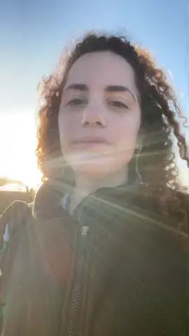 הי חניכים מתי שאני ויובל אמרנו שאנחנו הולכות לשירותים בעצם ישבנו ליד הגונדלה ויובל ניקתה בוץ מהנעל  👍🏻 #יםאלים2022  #צופיםזההחיים🌈  #מנוחהבגונדולה🙏🏻