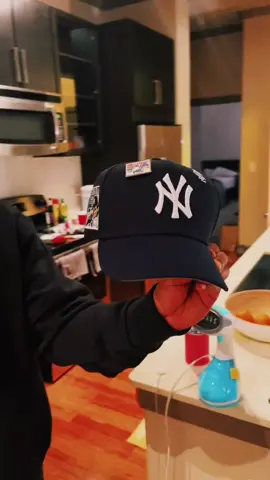 How to curve your fitted hat. #fittedcap #howtocurveyourbrim #hatclub #lids #lidsloyal #newera