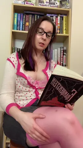 #readingissexy #letmereadyouastory #fyp #fypシ #foryourpage #glassesareamazing #librarianstyle #glassesgurlsss #readforyou #foryou #cardiganoutfit #sundayfunday