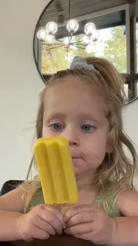 #ad I cannot believe how good these Outshine Fruit Bars are plus they are made with real fruit so I feel good giving them to Ozzy... and clearly she does too :) @outshinesnacks #outshinesnacks  #letthejoyshinethrough