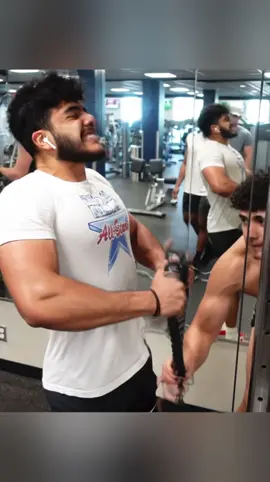 create the energy that they keep stealing #ScreamItOut #viralvideo #takeaNAIRbreak #gymbro #CatOnALeash