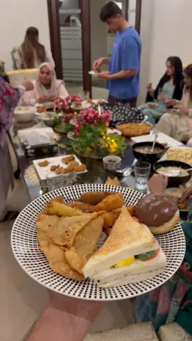 HOW TO MAKE A PLATE AT AN IFTARI.