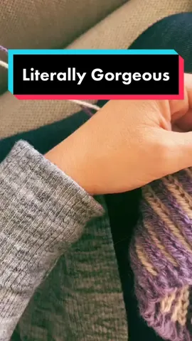 Ok, brioche knitting. You’ve won me over 😍 #literallygorgeous #knitting #knittok #vanessaknits #jimmybeanswool @jimmybeanswool