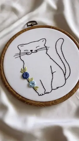 Hace unos días hice este bordado para regalar y ya está en su nuevo hogar❤️ Me gustó mucho el diseño 🥹  #bordado #embroidery #catsoftiktok