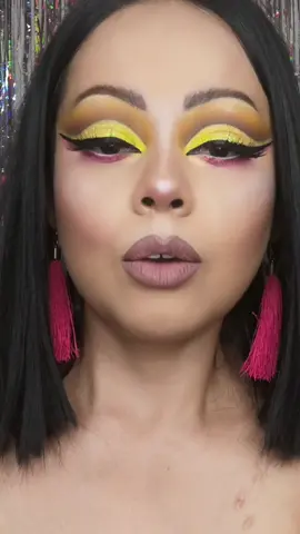 Amoo esta rolita...! 🥺❤️ Maquillaje en tonos amarillo con rosa... 💛💛💛#maquillaje #makeup #maquillajeamarillo #makeupamarillo #amarillomakeup #yellowmakeup #makeupyellow #yellow #amarillo #parati #foryou #fyp #fypシ