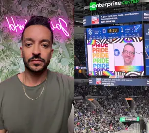 #duet with @mikemikemiketiktok hey look mom: I was on a Jumbotron 🥳🏳️‍🌈 #lgbt #fyp #actor #queereye #themagicians #Pride
