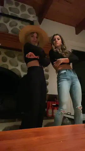Bestie #jigglejiggle @angelinawistaff