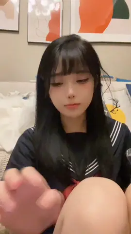 表演个边吃边跳
