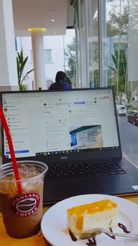 Thói quen mỗi lần ôm việc là phải vác máy ra đây ngồi#coffeetime #saigonnese #highlandscoffee #freelancer #freelance