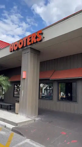 This was Archie’s decision @Hooters #hooters #caughtoncamera #thecoles #fyp