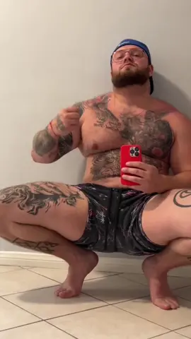 #stitch with @daddy.and.ajax look I need book recs for a big bear of a man with tattoos! GIVE IT TO ME!!! #bookrecs #bookrecsplease #bearman #bigandtall #tattoos #bigguysdoitbetter #bigguy