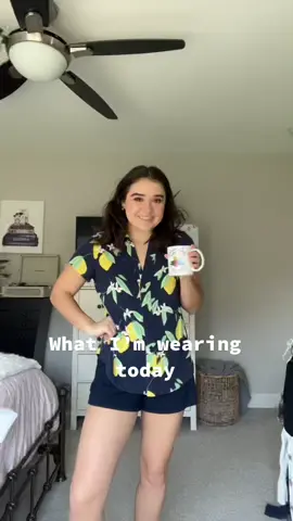 It’s 75 in Michigan today!!! So here’s my outfit #OOTD #outfitoftheday #outfitinspo #outfitideas #springoutfit