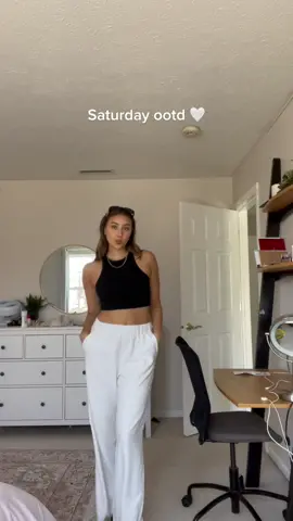 82 degrees today 🥹 #OOTD #minimalstyle #styleinspo #fashioninspo #outfitoftheday