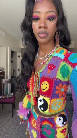 We love an all black Coachella look😭🌈#coachella #fashion #joke #makeup #TalkingTree