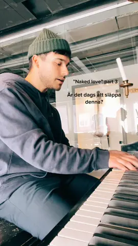“I used to be the heartless, but then you found a way to fix me. When everything is hopeless, I love the way that you undress me”.. DAGS ATT SPELA IN!  #inthestudio #piano #fyp #foryoupage