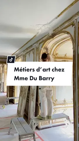 La restauration des appartements de Madame Du Barry se poursuit dans le respect des techniques du XVIIIe siècle par de nombreux artisans 👏 #tiktokacademie #tiktokculture #versailles  #details #work #restauration