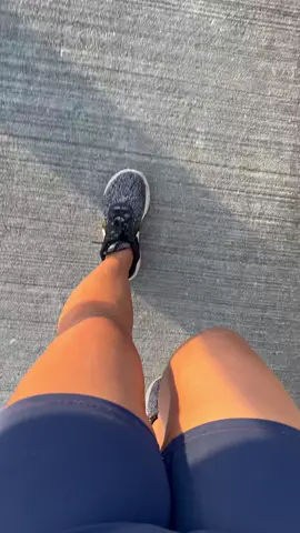 Mental health walks are my fav💛 #hotgirlsummerwalks #summergirlwalk #chasingsunsets #sunsetwalk #Totinos425 #onlyinmycalvins