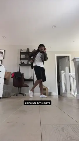 start off with the signature Elvis move⚡️ @Doja Cat  @Baz Luhrmann’s Elvis Movie  #elvismovie  #TCB