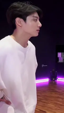 run bestie, ada cogan kibas rambut mulu 🔪🏃 #jungkook #jeonjungkook #bts #btsarmy #fyp