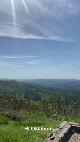 Beautiful view on our ride home. #oklahoma #oklahomaview #whataview #beautifulview #moto #motoride #motorcycleride #motorcycle #vacation #holiday #harley #harleydavidson #harleydavidsonlifestyle #harleydavidsonmotorcycles #roadglide #harleyroadglide