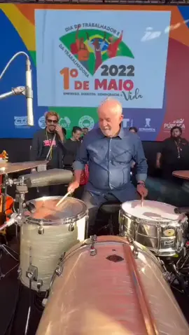 Lula ataca de baterista em manifestação do 1° de maio.#lula22 #LulaPresidente