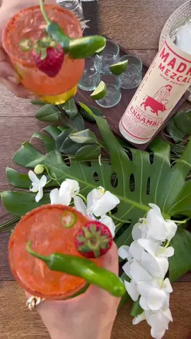 La Niña quiera un #margarita de fresa que píque 🌶🍹