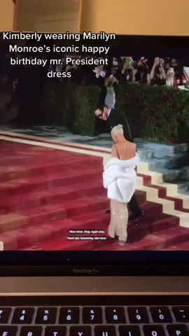 Apparently she could only wear the dress on the carpet & had to change into a replica immediately after. #metgala #kimkardashian