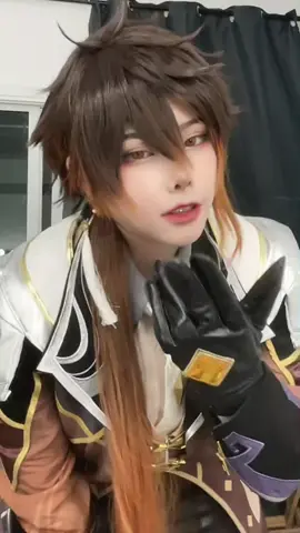 Can I steal it from you? 💋✨ #zhongli #genshin #GenshinImpact #morax #zhonglicosplay #genshinimpactcosplay #moraxcosplay #cosplay #เกนชินอิมแพ็ค #จงหลี่ #คอสเพลย์ #dance