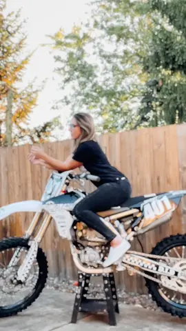 Graphic kits fixed now btw #BBPlayDate #dirtbikes #clarity #yamahagirl #girlswhomoto #mx #ShowYourJOWO