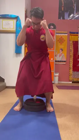 Buổi Chiều mưa chinh phục tạ 25kg với hội viên trẻ tại phòng tập Khí Công Thần Lực SG