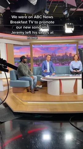 Early mornings again ☕️ ABC News breakie tv promo for our new song #everythingisbeautiful and tour #busbymarou #behindthebarricadestour #thongs #abcnewsaustralia #kaseychambers #fyp