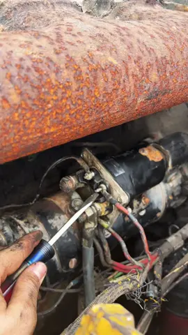 I have no idea how starters work, but this one works now so 👍🏻 #inrustwetrust #janky #SearchForWonderMom #LaurelRoad4Nurses #BBPlayDate #florida #citruscounty #LifeIsGood #whatamidoing #heavyequipment #repair #googlecertified