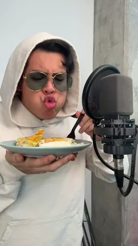 How a beatboxer makes a hot beat 🔥😂