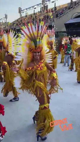 A passista argentina 🇦🇷 Rocio Metz da GRES Sossego 💙🤍 Rocio também é passista do Salgueiro ❤️🤍 e Vigario Geral 💙❤️ e vive no Rio de Janeiro há alguns anos!Muito lindo ver a paixão dos nossos hermanos pelo Samba e Carnaval 🎉🎊#passista #passistas #escoladesamba #carnaval #carnaval2022 #gres #vemcarnaval #rj #riodejaneiro #carnavalrj #sapucai #cultura #sossego #largodabatalha  #passistaargentina