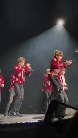 the pure adrenaline coursing through my veins when it went from no more dream to boy in luv #wingstour #bts #chicago #heekeroppi