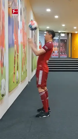 That’s @_rl9 magic. 🪄😳 @bundesliga #433 #football #magic #skills #fyp #lewandowski #nice #funny #edit
