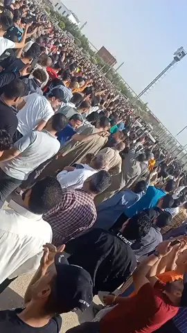 جنازه الشهيد ابن عمي ابن القنطرة غرب تودع ابنها الشهيد محمد عبدالعال سلامة ابوالسعود  شكرا لجميع أهالي القنطرة غرب جنازة حضرها الآلاف وتم وداع الشهيد بالزغاريد رحم الله الشهيدحسبي الله ونعم الوكيل 💔😭