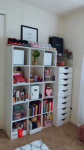 #makeuproom #tour #beautyroom #explorepage✨ #explore #vanity #vanitymirror #makeup #makeuptutorial #makeupartist #MakeupRoutine #beauty #shoes #organization