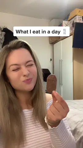 What I eat in a day 🍴🍟🥪🥒 #whatieatinaday