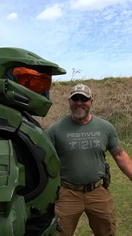 We took 2 Chiefs to the shooting range… #haloinfinite #masterchief