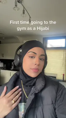 This Nike Hijab is actually life #hijabi #GymTok #hijabilifter #hijabitiktok #hijab #fypシ #trending #gym #lifting #lifter #benchpress #weights #hijabgym #nikehijab #nikeprohijab