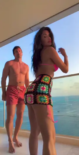 When you’re trying to learn a tik tok dance and your boyfriend steals the spotlight🕺🏻
