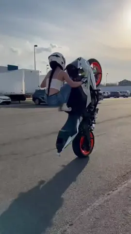 (Via alextroosh/IG) #biker #bikergirl #motorcycle
