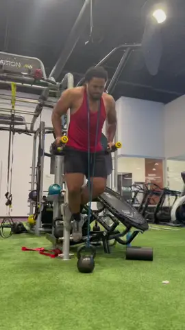 Dips Resistance Band work this workout here is great for upper body strength also builds your core & chest let’s go 💪🏾✅ Tag / Share / Save @c4energy #dipsworkout #upperbodyworkout #resistancebandsworkout #gymmotivation #kettlebellworkout #personaltrainer  #c4energy, #c4ambassador, #c4athlete, #c4influencer, #c4, #energydrink , #igniteyourfire,