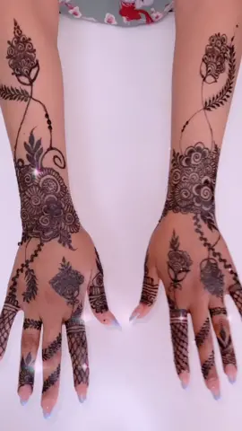 Arabic henna @queenbari01 @sistersbeautysalon7 @sxgxl0 @zunadez @kudhalaykutabeyku #somaligermany🇸🇴🇩🇪 #somaligermany🇸🇴🇩🇪🇸🇱 #somaligermany #foryou #henna #queensafia #hennadesign